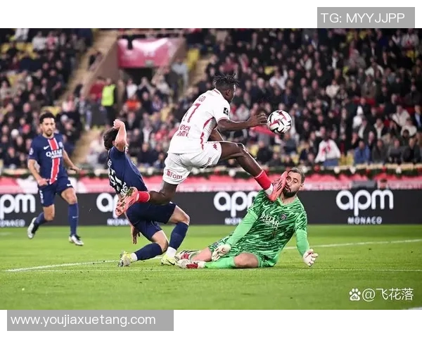 超级犯规足球明星的传奇人生与赛场风云揭秘