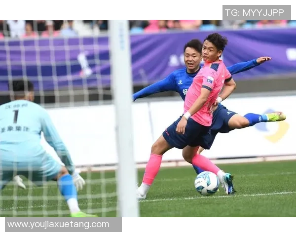 南京足球队在城市联赛中的技术表现分析与点评探讨